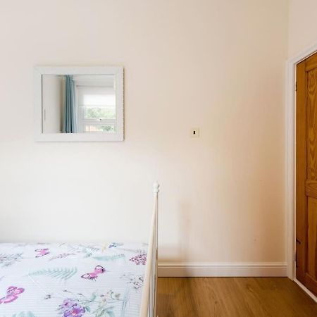 Bikki Apartments - 2 Bedroom Гарроу Екстер'єр фото